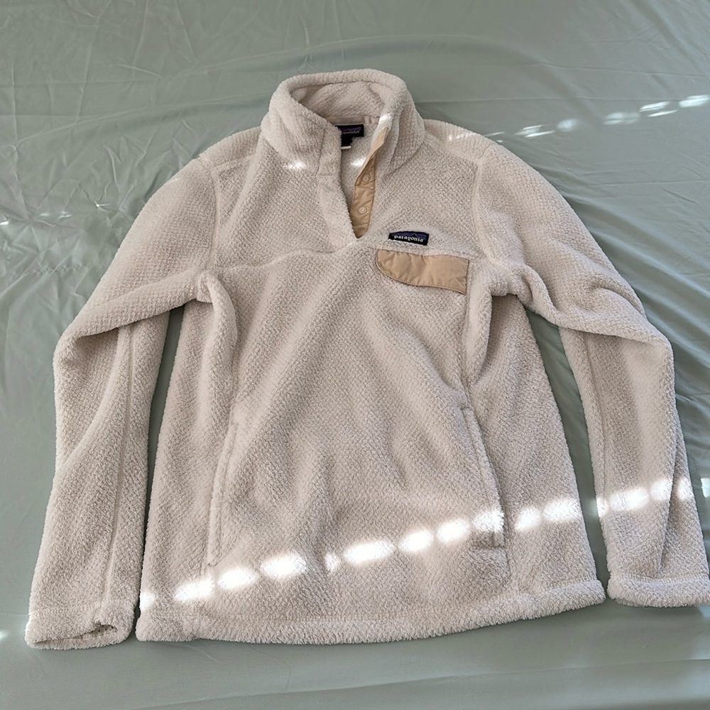 Patagonia Women’s Cream Quarter Snap Fleece Pullover